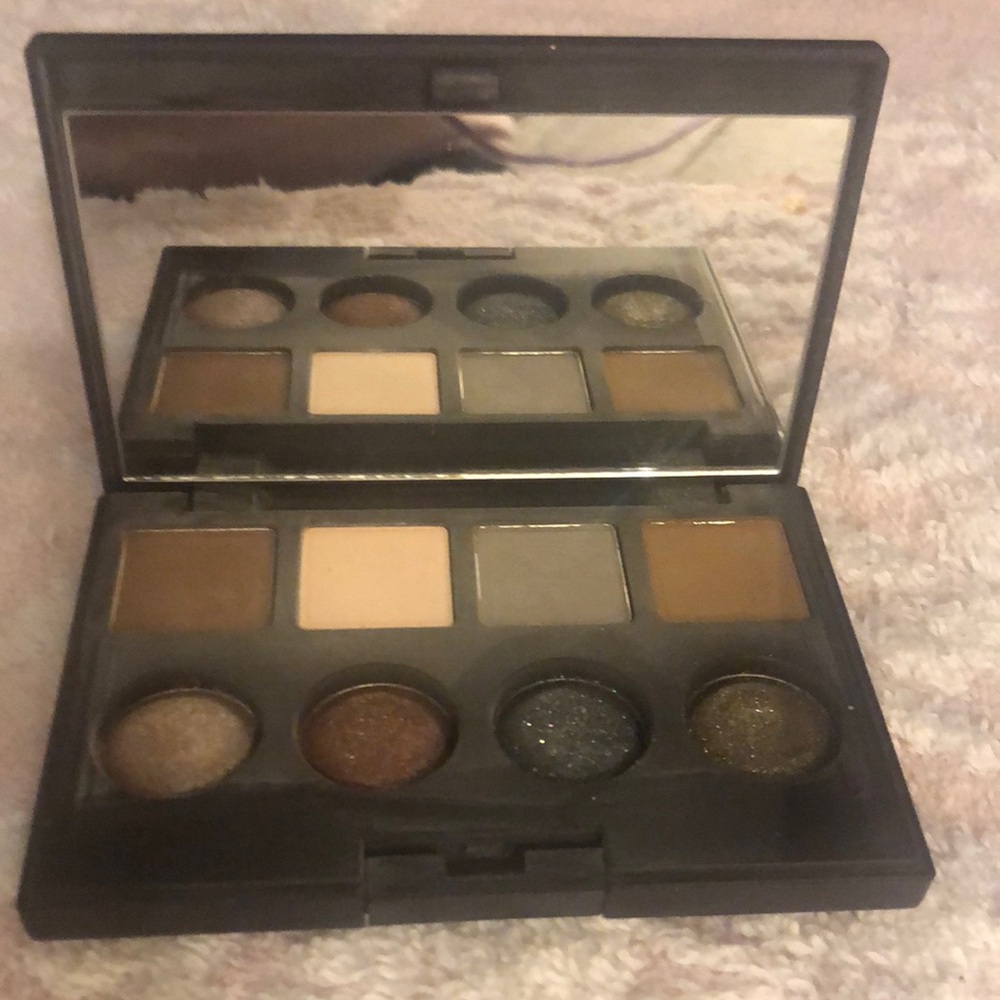 Eyeshadow Palette with Mirror